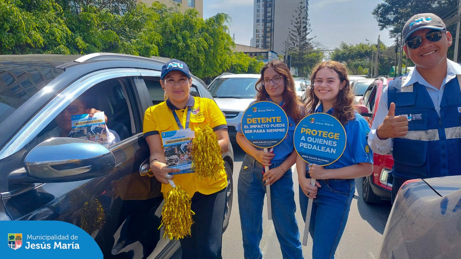 Con el objetivo de crear conciencia sobre el respeto a las normas y señales de tránsito, nuestra Subgerencia de Movilidad Urbana, en coordinación con la Autoridad de Transporte Urbano , el Grupo Scout Jesús María 82 y el Voluntariado #JesúsMaríaSomosTodos, realizó una importante campaña de educación vial en la avenida Salaverry.
Respetemos las señales, cuidemos nuestra vida y la de los demás. Porque juntos podemos evitar accidentes y construir un distrito más seguro.
