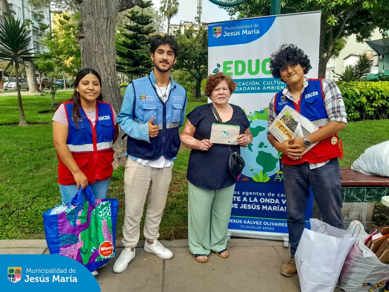 Se realizó la Campaña “Ruta de Reciclaje” en el Parque Pedro La Rosa. ♻️ Nuestros vecinos asistentes demostraron su compromiso con el medio ambiente al intercambiar residuos aprovechables por hermosas plantitas ornamentales y otros incentivos ecológicos. 🪴🛍️
¡Gracias a la colaboración de todos los jesusmarianos!
