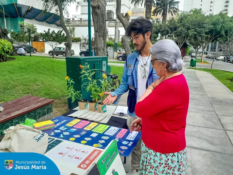 Se realizó la Campaña “Ruta de Reciclaje” en el Parque Pedro La Rosa. ♻️ Nuestros vecinos asistentes demostraron su compromiso con el medio ambiente al intercambiar residuos aprovechables por hermosas plantitas ornamentales y otros incentivos ecológicos. 🪴🛍️
¡Gracias a la colaboración de todos los jesusmarianos!