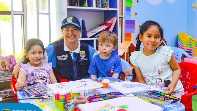 Nuestros pequeños jesusmarianos disfrutan de los talleres gratuitos en la Biblioteca Infantil de Jesús María. 👧🏻🧒🏽 Anima a tu hijo y deja que explore el mundo de la pintura y reciclaje. ♻️ ¡Te esperamos! 🙌🏻
➡️ No olvides suscribirte a nuestro Canal de WhatsApp 📲 bit.ly/3EbNIkM para conocer todas las actividades culturales del distrito.