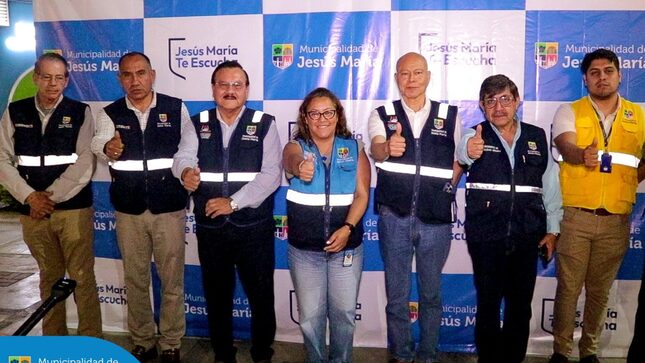 En una noche de diálogo y respeto, las Gerencias de Seguridad Ciudadana y Fiscalización y las Subgerencias de Movilidad Urbana y Gestión de Riesgo de Desastres de la Municipalidad de Jesús María, estuvieron en el Conjunto Residencial San Felipe para escuchar de primera mano, las inquietudes y sugerencias de nuestros vecinos. 📢💬 Nuestros vecinos jesusmarianos fueron atendidos, expresando sus preocupaciones y propuestas para mejorar el distrito.
👉🏻 ¡Pronto llegaremos a tu zona! Mantente informado a través de los promotores de tu zona y las Juntas Vecinales.
📢 Seguiremos firmes en nuestro compromiso de diálogo abierto y transparente, porque #JesúsMaríaSomosTodos.