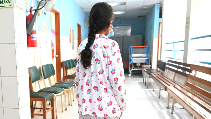 La Dra. Claudia Urbina recordó a las mamás y a los papás que estos tumores no solo se presentan en mujeres que ya iniciaron la etapa menstrual, sino que hay casos que se dan desde el nacimiento.
