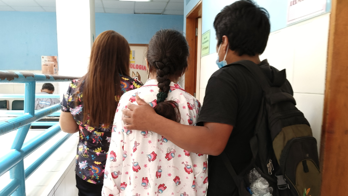 La Dra. Claudia Urbina recordó a las mamás y a los papás que estos tumores no solo se presentan en mujeres que ya iniciaron la etapa menstrual, sino que hay casos que se dan desde el nacimiento.