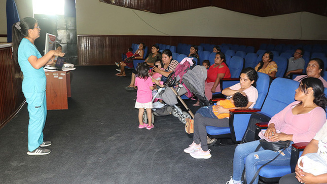 Municipalidad realiza charlas informativas a beneficiarias de vaso de leche de la provincia de Huarmey