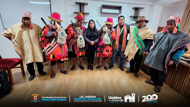 Archivo JPG de Tradición Ancestral: Entrega de las Varas a las Autoridades de Marcachea, Nación Q'eros