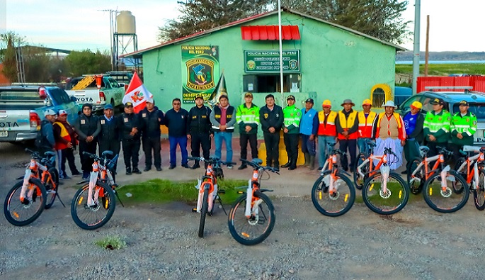 Municipalidad de Puno refuerza la seguridad en el centro poblado de Ichu con entrega de bicicletas a juntas vecinales