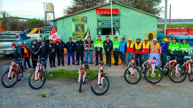 Municipalidad de Puno refuerza la seguridad en el centro poblado de Ichu con entrega de bicicletas a juntas vecinales