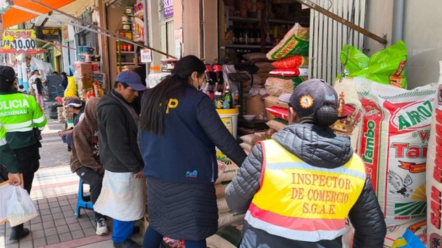 Municipalidad Provincial de Puno continua operativos para la recuperacion de vías publicas en defensa del peatón