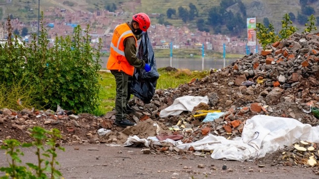 Jornada quincenal de limpieza en la bahía interior de Puno: "Puno renace, todos somos guardianes de la bahía"