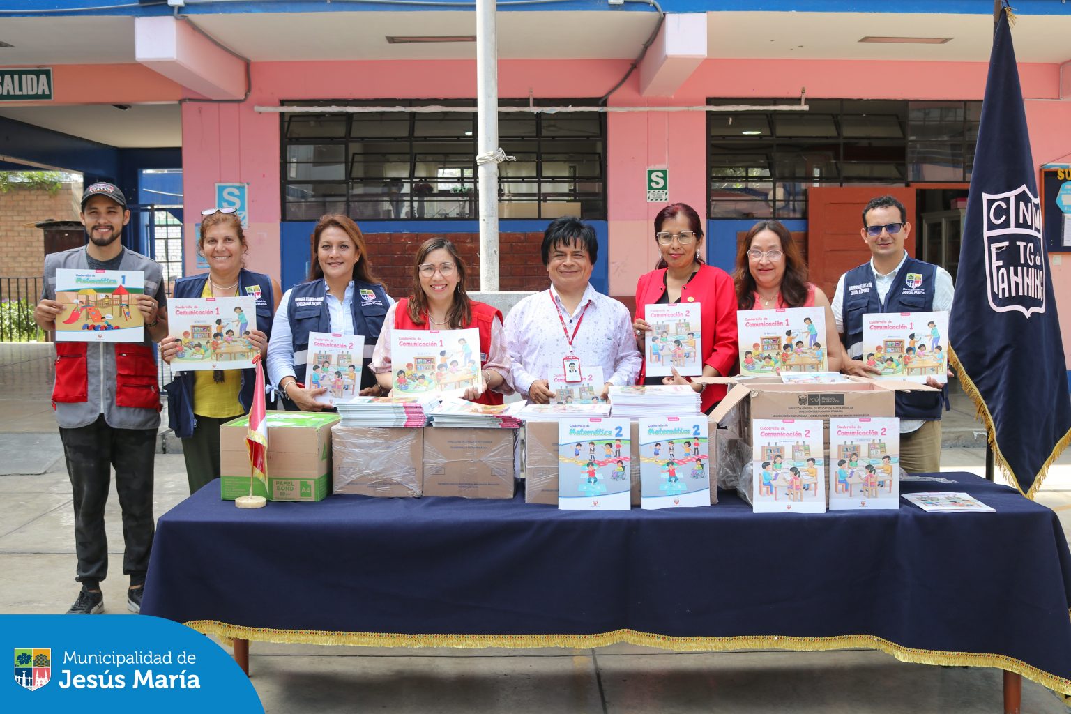 En un trabajo coordinado con la UGEL 03, estamos asegurando que los estudiantes de nuestro distrito inicien el Año Escolar 2025 con todos los materiales necesarios.
Las escuelas Teresa González de Fanning, CAP FAP José Abelardo Quiñones, Diego Ferré y Gabriela Mistral ya están recibiendo sus textos escolares, garantizando que los alumnos tengan sus recursos desde el primer día de clases.
¡Colaborar con educación es construir el futuro!