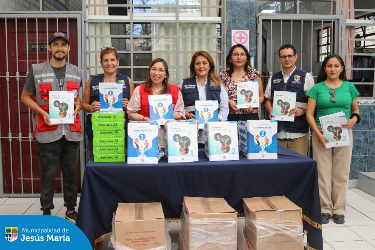 En un trabajo coordinado con la UGEL 03, estamos asegurando que los estudiantes de nuestro distrito inicien el Año Escolar 2025 con todos los materiales necesarios. 📖📦
Las escuelas Teresa González de Fanning, CAP FAP José Abelardo Quiñones, Diego Ferré y Gabriela Mistral ya están recibiendo sus textos escolares, garantizando que los alumnos tengan sus recursos desde el primer día de clases. 🎓👏
¡Colaborar con educación es construir el futuro!