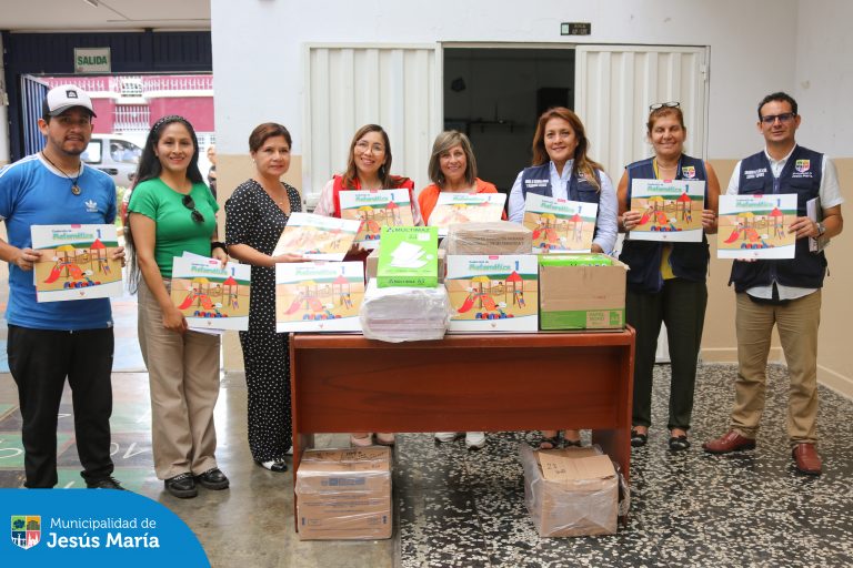 En un trabajo coordinado con la UGEL 03, estamos asegurando que los estudiantes de nuestro distrito inicien el Año Escolar 2025 con todos los materiales necesarios. 📖📦
Las escuelas Teresa González de Fanning, CAP FAP José Abelardo Quiñones, Diego Ferré y Gabriela Mistral ya están recibiendo sus textos escolares, garantizando que los alumnos tengan sus recursos desde el primer día de clases. 🎓👏
¡Colaborar con educación es construir el futuro!
