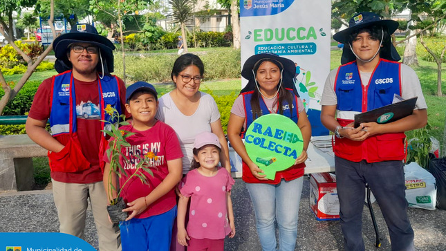Visitamos el Parque Alberti para capacitar a nuestros vecinos en el cuidado de áreas verdes y reciclaje, y enseñarles cómo desechar correctamente sus aparatos eléctricos en desuso (RAEE). ♻️⚡
Gracias a todos por su participación, seguimos construyendo un distrito comprometido con el planeta y el bienestar de las futuras generaciones