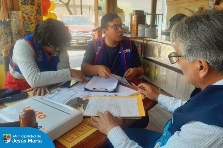 En la Municipalidad de Jesús María realizamos inspecciones frecuentes en los restaurantes y locales de expendio de alimentos del distrito, con la finalidad de garantizar a los vecinos y visitantes productos alimenticios en buen estado de conservación, adecuada infraestructura y equipos que funcionen dentro de las normas sanitarias vigentes