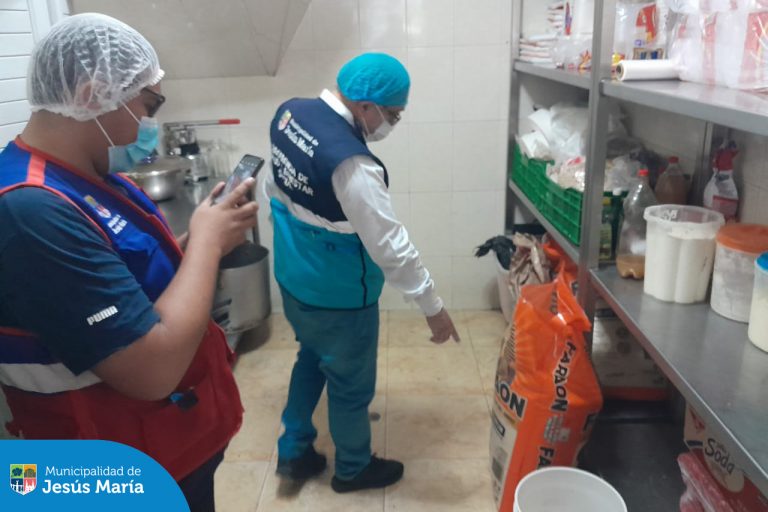 En la Municipalidad de Jesús María realizamos inspecciones frecuentes en los restaurantes y locales de expendio de alimentos del distrito, con la finalidad de garantizar a los vecinos y visitantes productos alimenticios en buen estado de conservación, adecuada infraestructura y equipos que funcionen dentro de las normas sanitarias vigentes