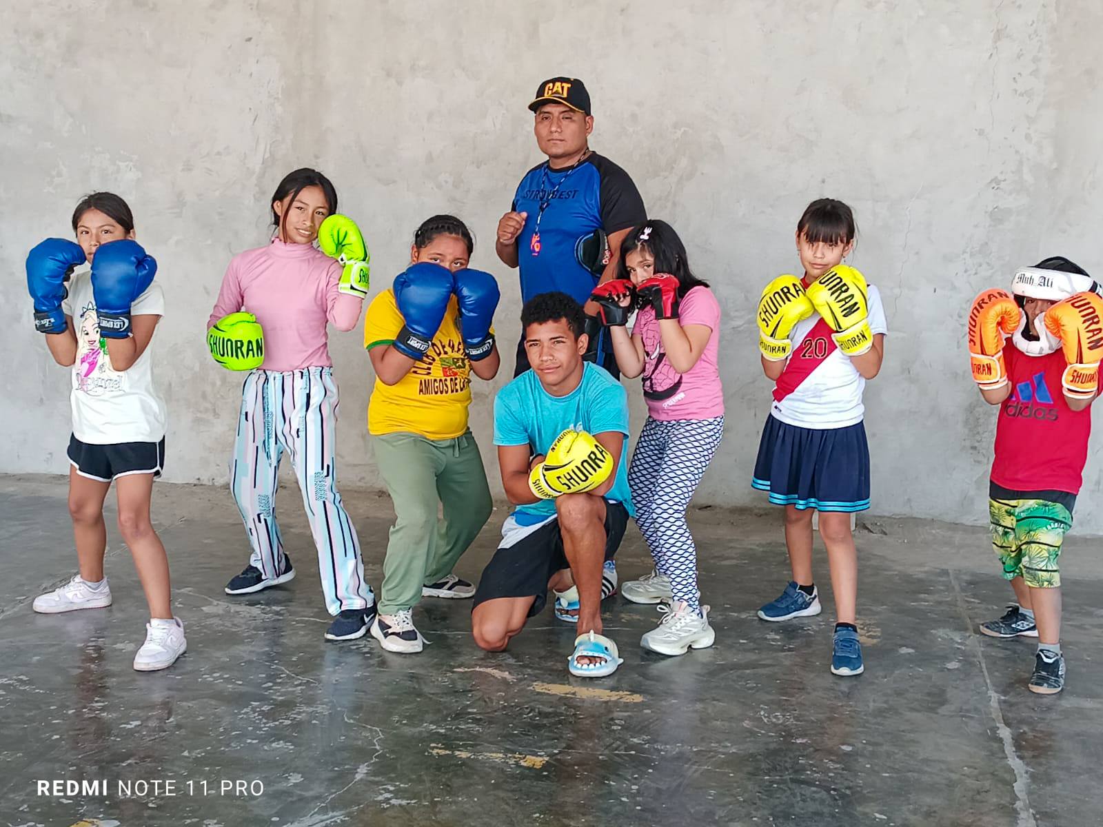 Niños seleccionados para la exhibición de box en la clausura de las Vacaciones Útiles 2025