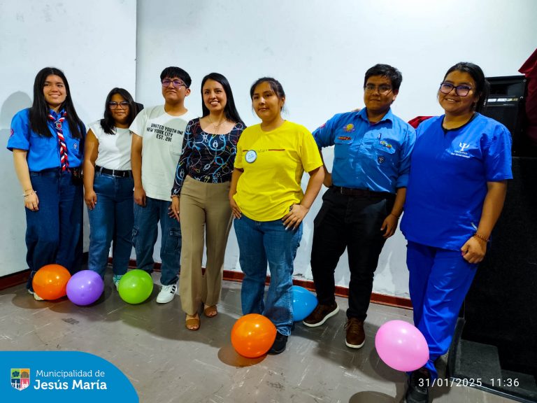 El equipo de voluntarios recibió un importante taller que los ayudará a desenvolverse en situaciones de apoyo a la comunidad.
¿Te gustaría sumarte a este gran equipo? Inscríbete y sé parte de nuestro voluntariado ingresando a bit.ly/3KshG3O