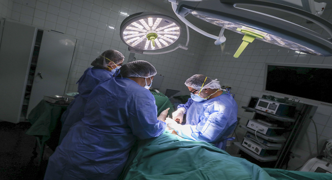EsSalud: Médicos de Ica extirpan enorme tumor abdominal que simulaba un embarazo en una mujer de 39 años