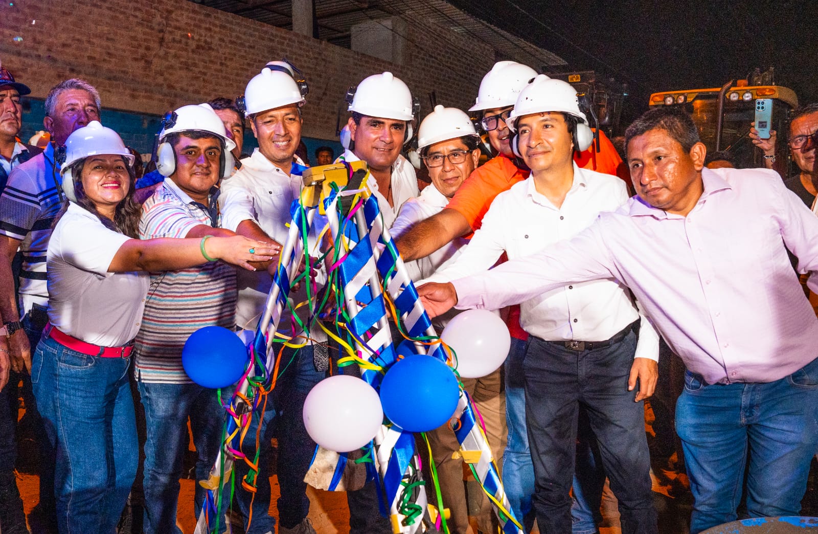 Gobernador Luis Neyra da inicio a obra de pistas y veredas en Los Claveles, esperada desde hace más de 20 años