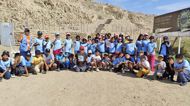 Alumnos de las vacaciones útiles 2025 visitan mausoleo el castillo de Huarmey
