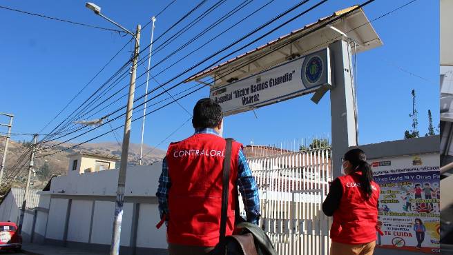 Áncash.- La Contraloría General alertó al hospital Víctor Ramos Guardia de Huaraz que sus servicios presentan hacinamiento que comprometen la seguridad y la salud de los usuarios y del personal médico. Asimismo, se observó que gran parte del equipamiento médico se encuentra obsoleto e incumple los estándares modernos de calidad, lo cual limita la capacidad para ofrecer diagnósticos precisos y tratamientos eficaces y oportunos.