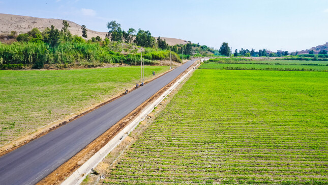 Asfaltado de carretera vecinal avanza un 90% y conectará El Molino - Los Arenales - Potao en Barranca