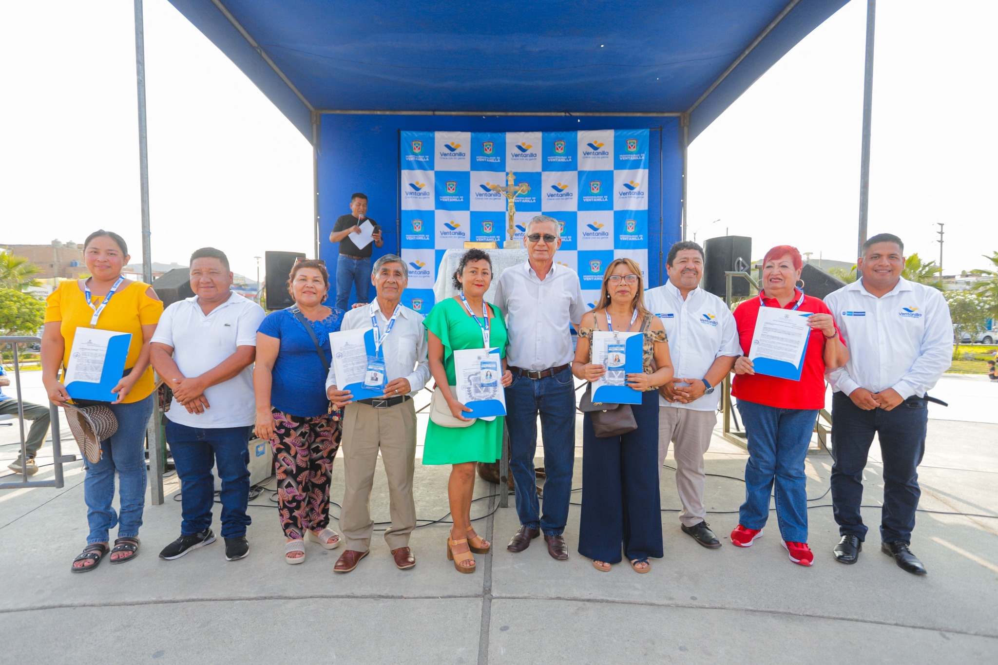 🤝✨ Juramentaron 23 juntas vecinales y 17 comités de damas en Ventanilla para trabajar por la comunidad. 🏡✅