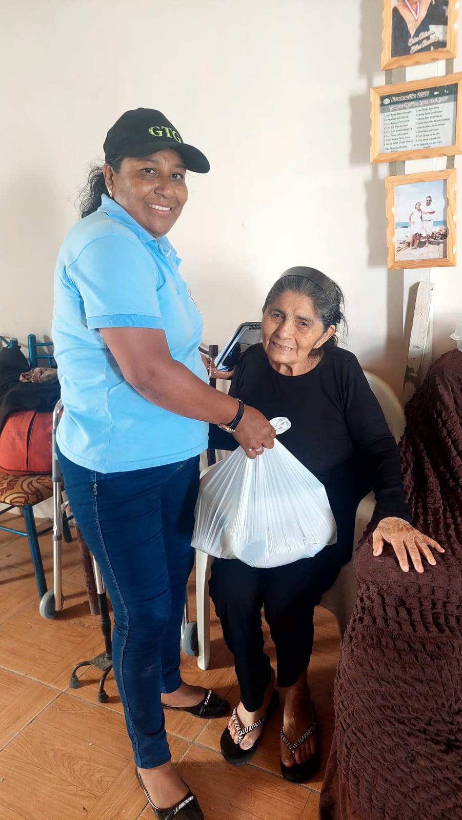 Archivo JPG de entrega de viveres a vecinos de OMAPED