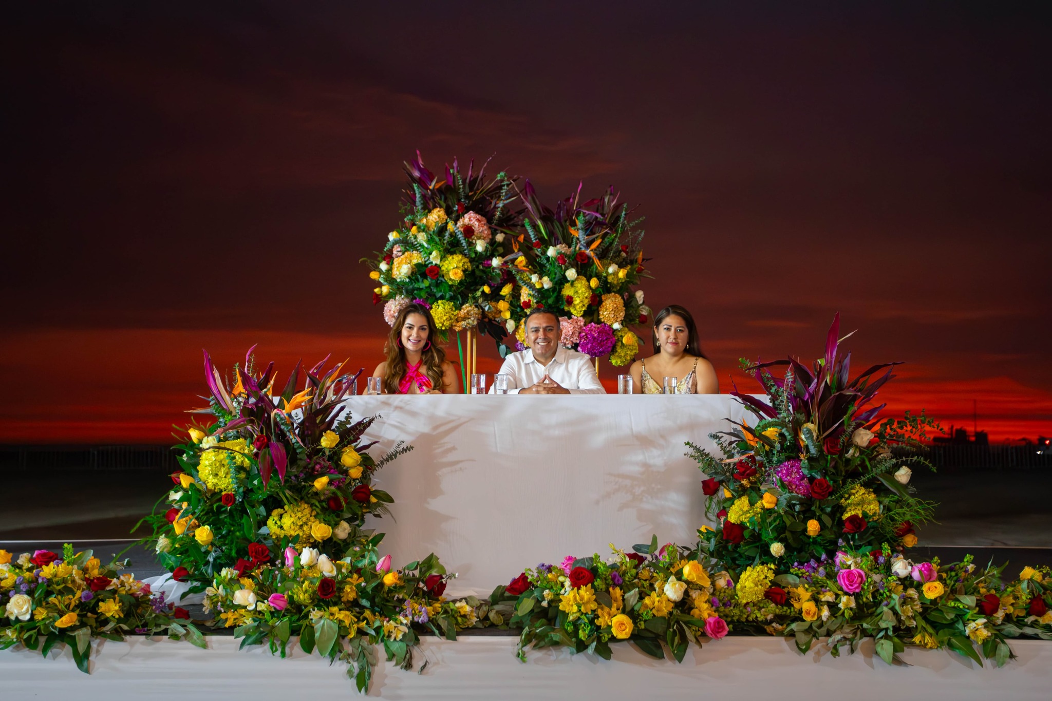 💍✨ Más de 600 parejas dijeron "sí, acepto" en el Matrimonio Comunitario 2025 en Costa Azul, con música, premios y emoción. ❤️🎶