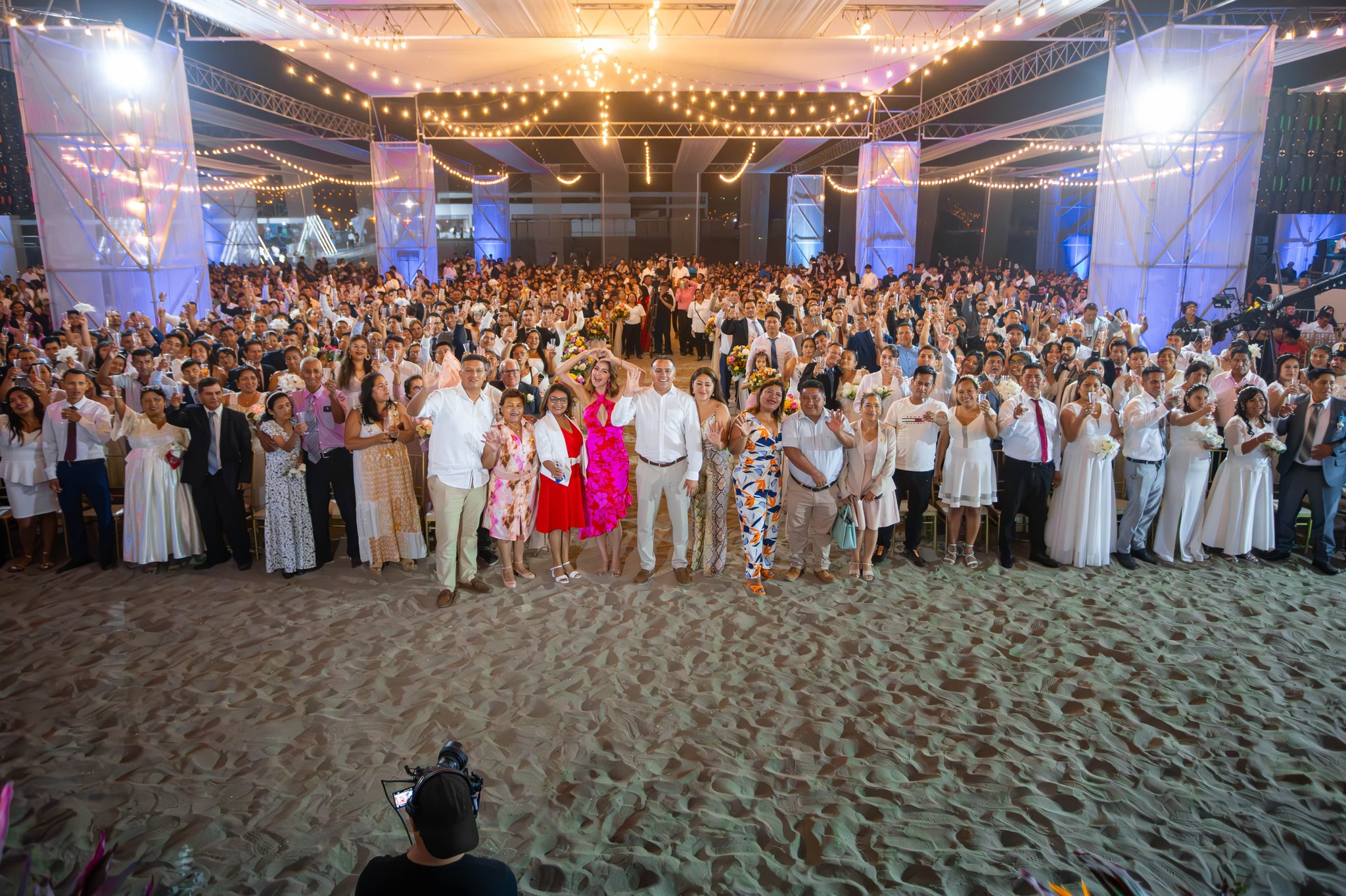 💍✨ Más de 600 parejas dijeron "sí, acepto" en el Matrimonio Comunitario 2025 en Costa Azul, con música, premios y emoción. ❤️🎶