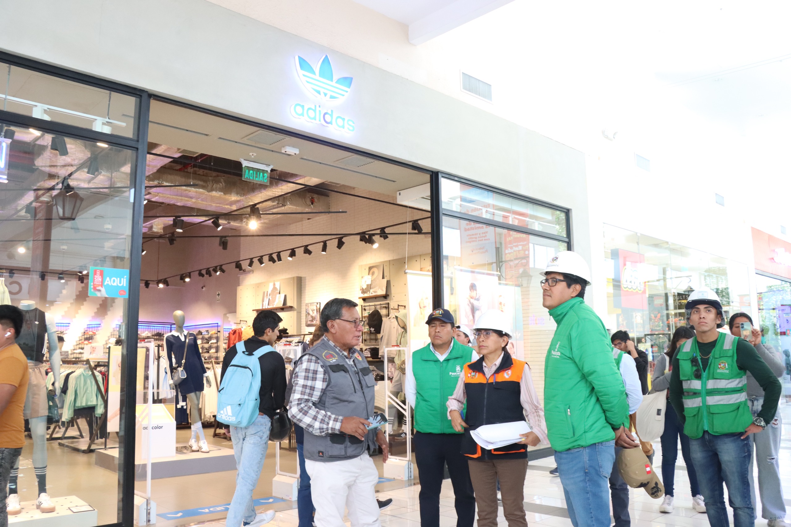 archivo PNG. fotos mall aventura