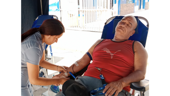 En la jornada, los asistentes no solo tuvieron la oportunidad de contribuir con esta noble causa, sino que también accedieron a diversos servicios de salud gratuitos. Entre ellos, se ofrecieron consultas médicas en diferentes especialidades, como nutrición y dermatología, además de la aplicación de vacunas esenciales. 
La actividad contó con la participación de ciudadanos comprometidos con la salud pública, reafirmando la importancia de la donación de sangre como un acto altruista que puede marcar la diferencia en la vida de muchas personas.