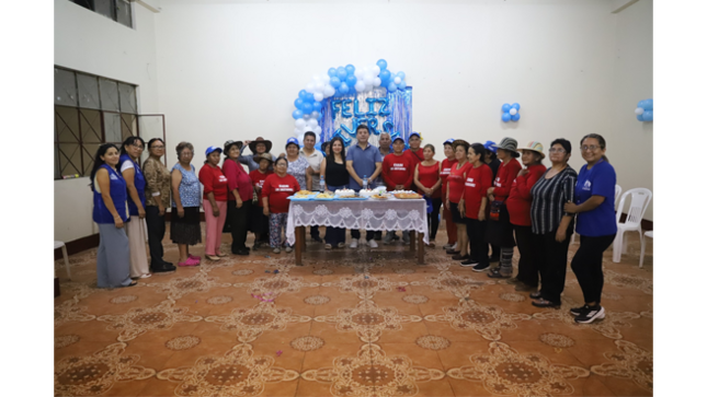 Nuestro alcalde Richard Soria y su esposa, la Sra. Jenny Casildo, compartieron una hermosa jornada junto a nuestros queridos integrantes del CIAM, en una tarde llena de emoción, risas y momentos inolvidables.
Este primer año es solo el inicio de muchos más, reafirmando nuestro compromiso con el respeto, la integración y la calidad de vida de nuestros adultos mayores. ¡Son el corazón y la historia viva de nuestra comunidad!