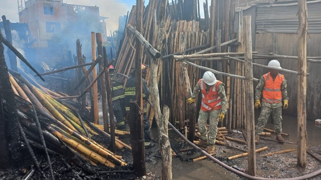 Bomberos y Ejército