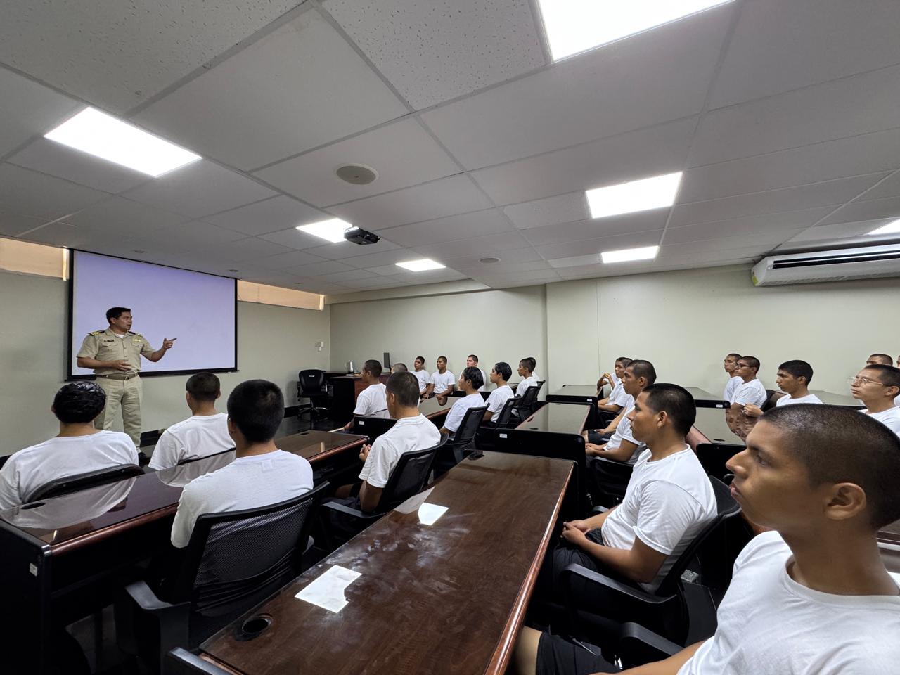 Escuela Nacional de Marina Mercante brindó charla de orientación vocacional a 76 aspirantes