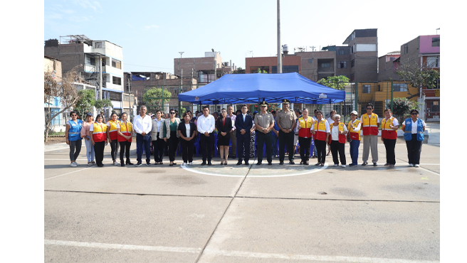 Acompañado por autoridades como el Cmdte. PNP Roger Terrones Chávez, comisario de EL Agustino; Superfecta de El Agustino, Nataly Ato Pulido; regidores y vecinos, este acto reafirma nuestro compromiso con los valores cívicos y el orgullo por nuestro distrito.
¡Seguimos trabajando por un El Agustino más unido y seguro!