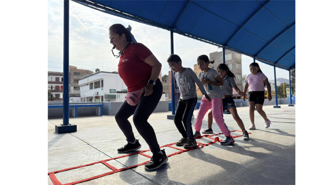 Además, representantes de Platinum Life estuvieron presentes con un circuito HIIT para ejercitar el cuerpo y potenciar el bienestar.
Seguimos trabajando por el desarrollo integral y la salud de nuestra comunidad.