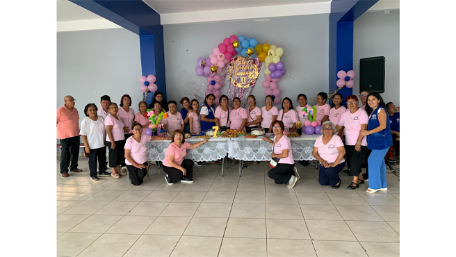 Durante la celebración, estuvieron presentes los integrantes de "Al Son del Adulto Mayor" quienes interpretaron sus mejores temas, animando a las mamitas con su música y entusiasmo.
Este aniversario no solo representó un año más de esfuerzo y dedicación, sino también una valiosa oportunidad para fortalecer los lazos de amistad y comunidad que caracterizan al CIAM Huancayo II Etapa.
