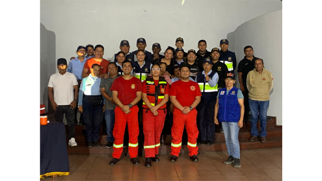 Durante la sesión, nuestros serenos fueron instruidos por especialistas en cómo identificar y actuar de manera rápida y efectiva ante traumatismos en extremidades, convulsiones, emergencias respiratorias, entre otras situaciones críticas que requieren una respuesta inmediata. Su preparación y entrenamiento son clave para salvar vidas y brindar asistencia en momentos de crisis.