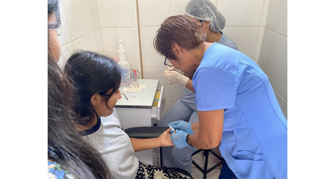 Los asistentes tuvieron acceso gratuito a una amplia gama de servicios médicos, tales como: terapia de lenguaje, despistaje de pie plano, despistaje de anemia y evaluación corporal.
Esta actividad se realizó gracias al convenio entre la Universidad Nacional Federico Villarreal y la Municipalidad de El Agustino, que busca acercar servicios de salud para que los residentes puedan acceder a servicios médicos a costos sociales, durante todo el año, lo que refuerza el compromiso con el bienestar y la salud de la población.