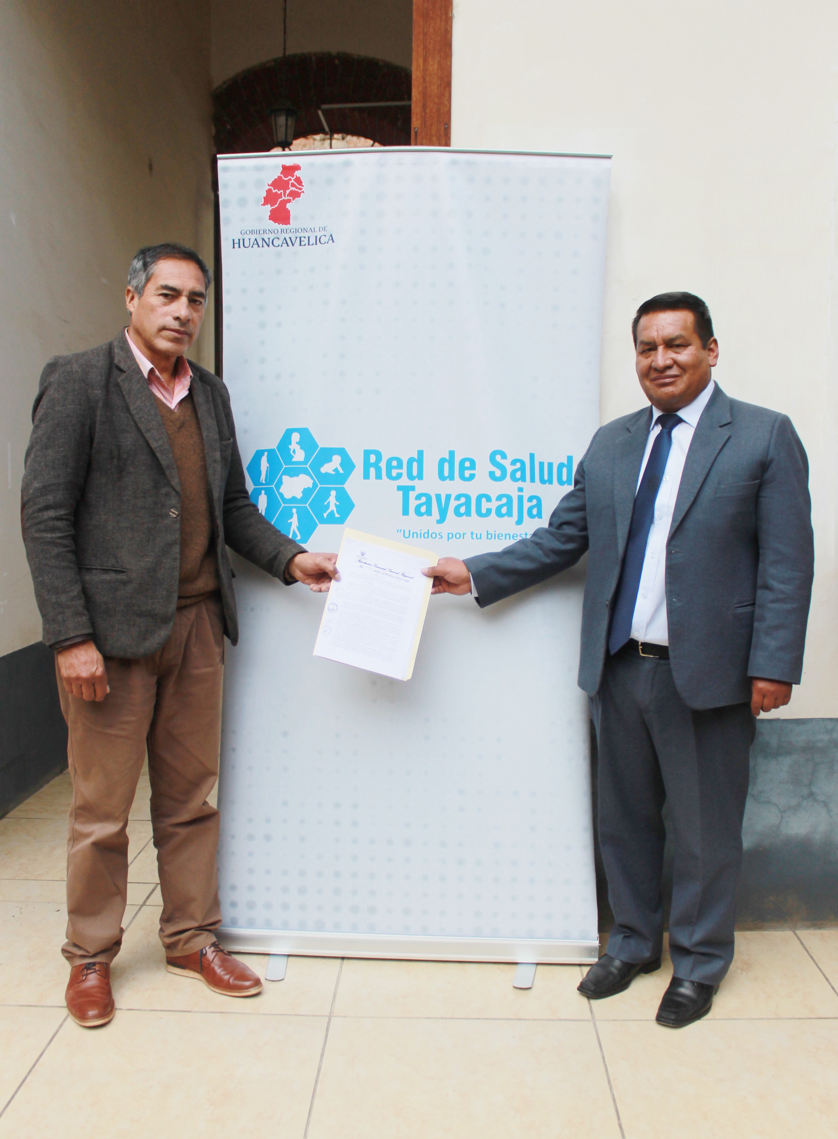 Ceremonia de designación del nuevo director de la Red de Salud Tayacaja.