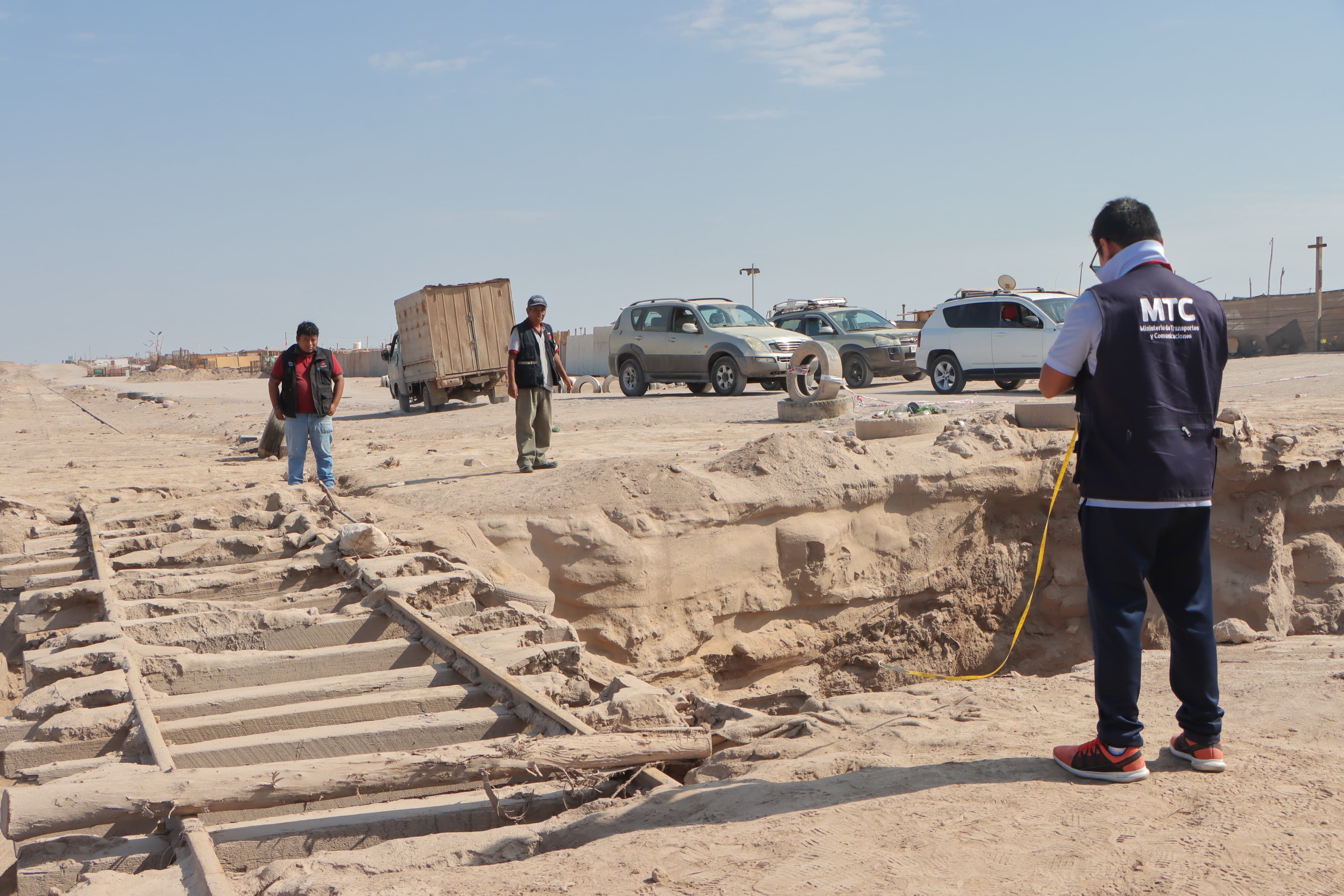 Verifican vía férrea Tacna-Arica afectada por desborde en Arica