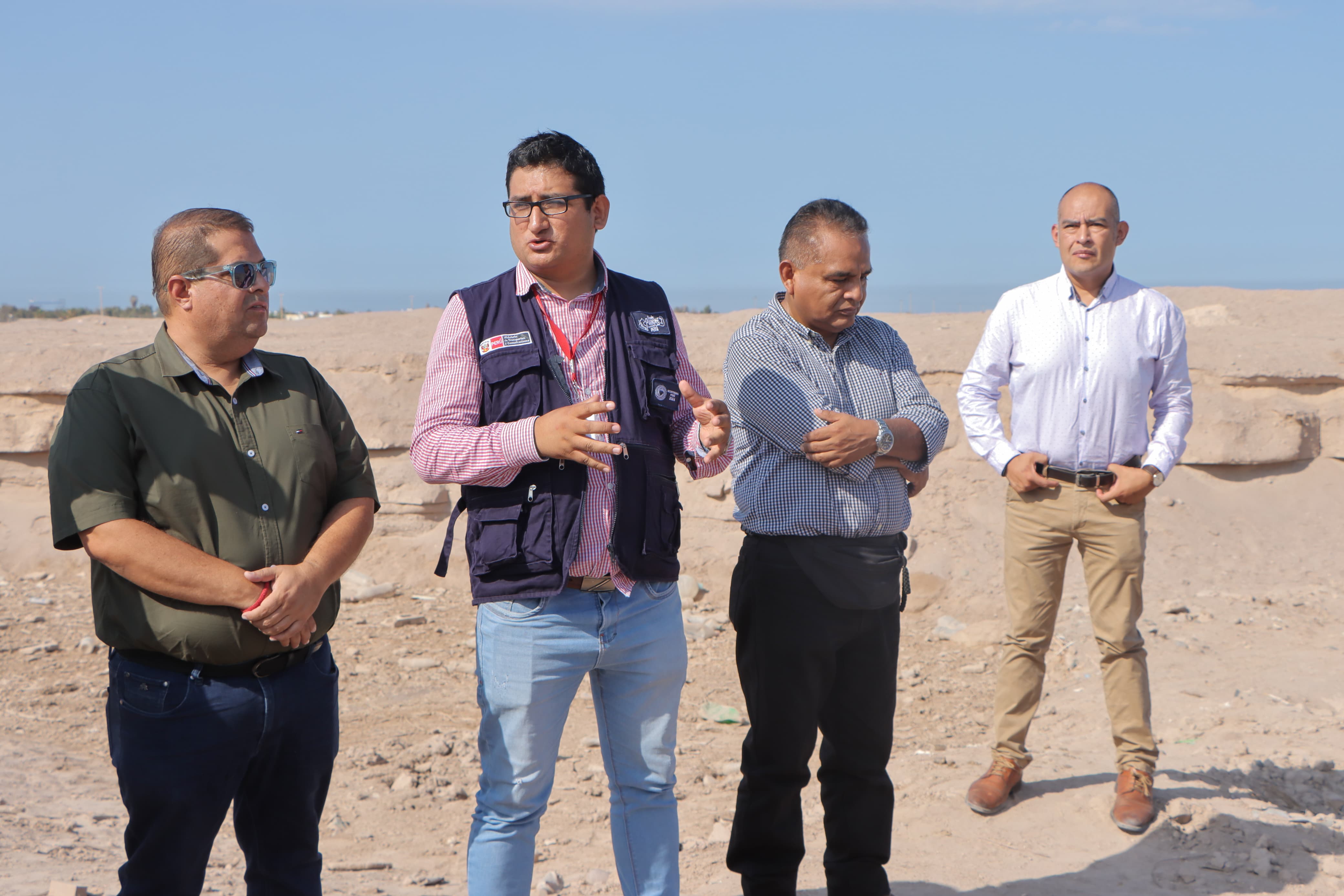 Verifican vía férrea Tacna-Arica afectada por desborde en Arica