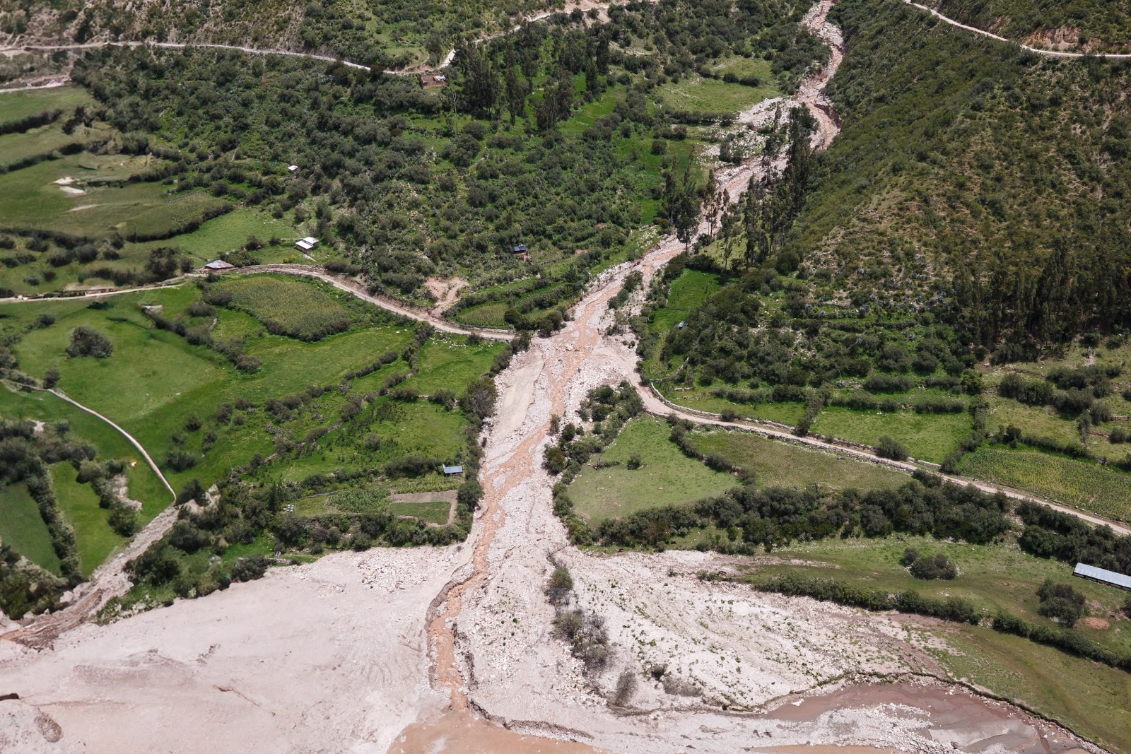 Ministro de Defensa constató respuesta articulada para enfrentar emergencias por lluvias en Cusco y Apurímac