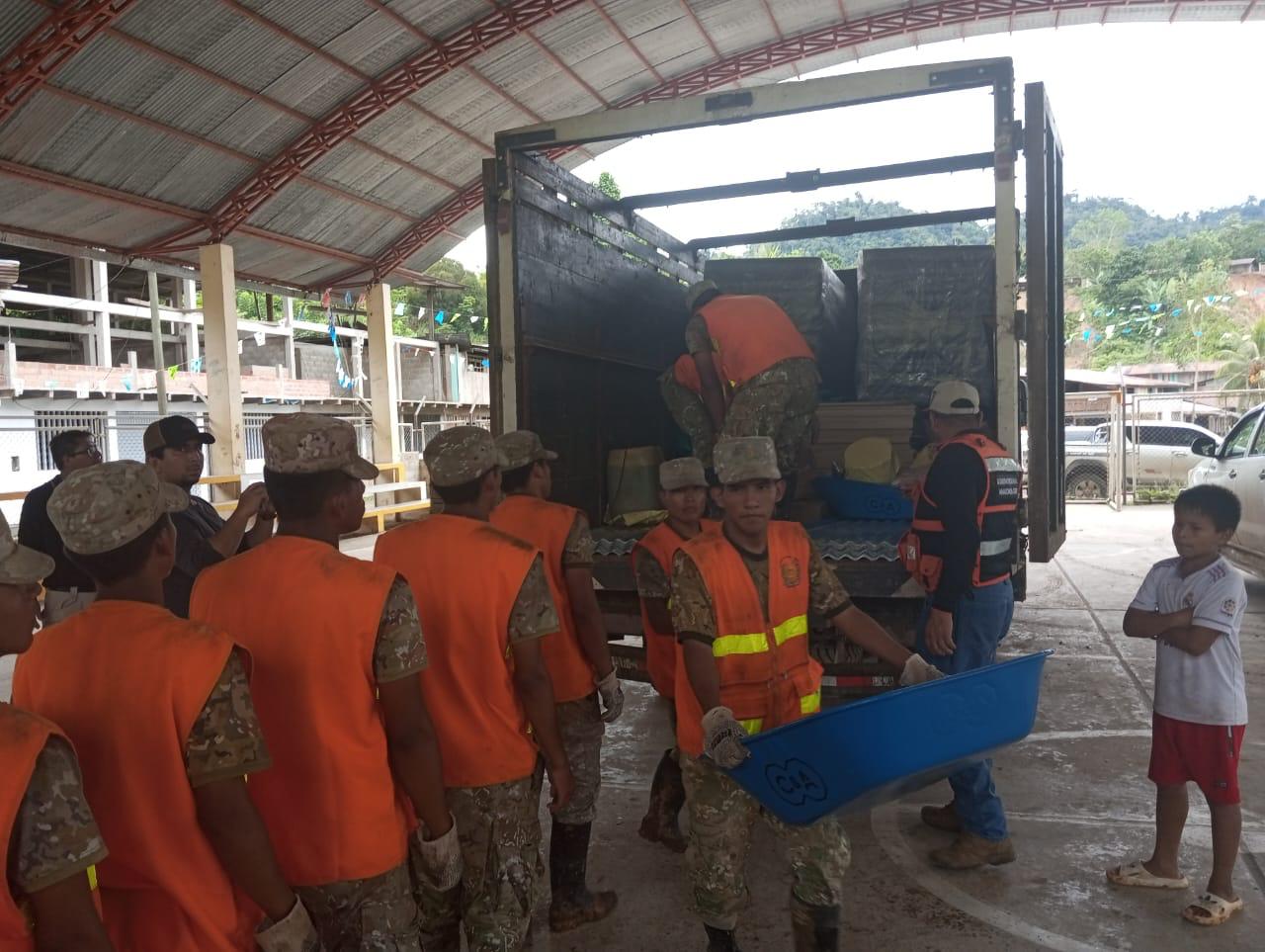Fuerzas Armadas en acción: rehabilitan ruta vital en Amazonas tras deslizamiento