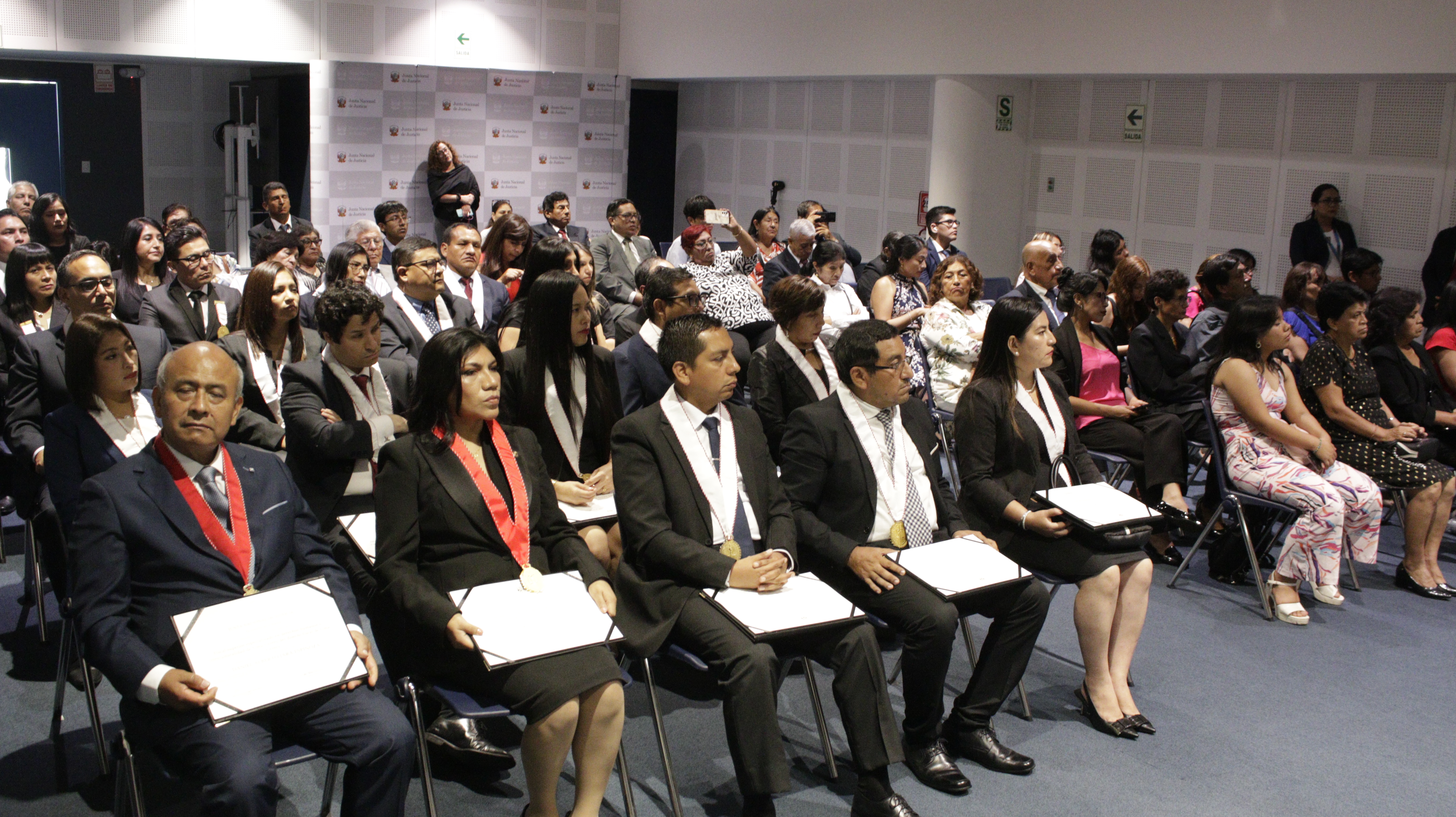JNJ toma juramento a 22 nuevos magistrados titulares  de siete distritos judiciales y fiscales del país