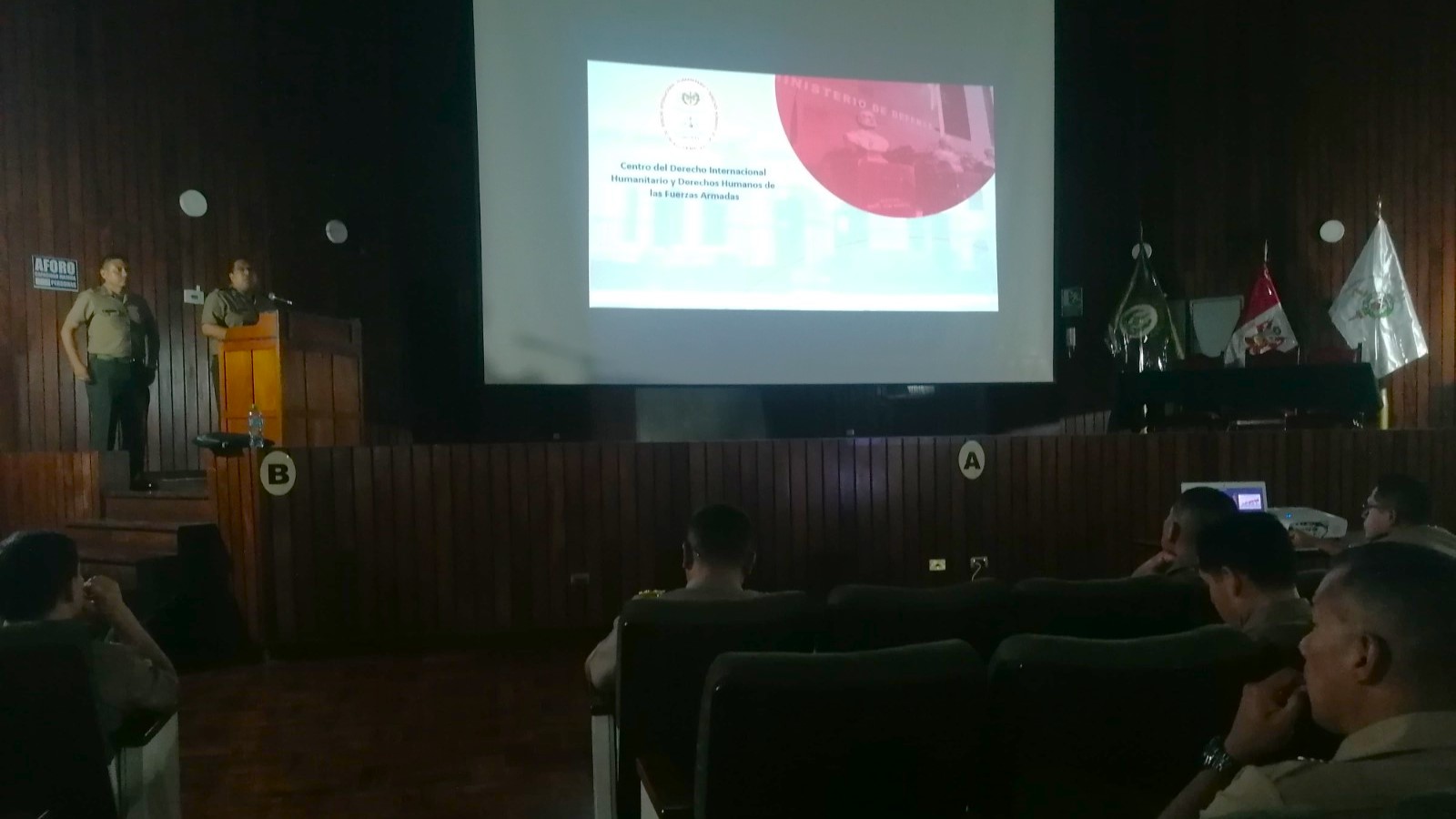Oficiales del Ejército peruano participaron en conferencia sobre uso de la fuerza por parte de las Fuerzas Armadas