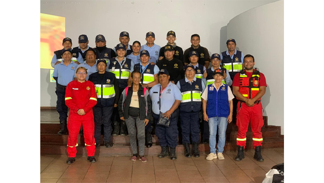 Durante la charla, los serenos recibieron instrucción por parte de especialistas en prevención, identificación y respuesta rápida ante distintos tipos de incendios.
Además, aprendieron sobre las clases de fuego, el uso correcto de extintores portátiles y las mejores prácticas para controlar con eficacia un incendio en sus primeras etapas.