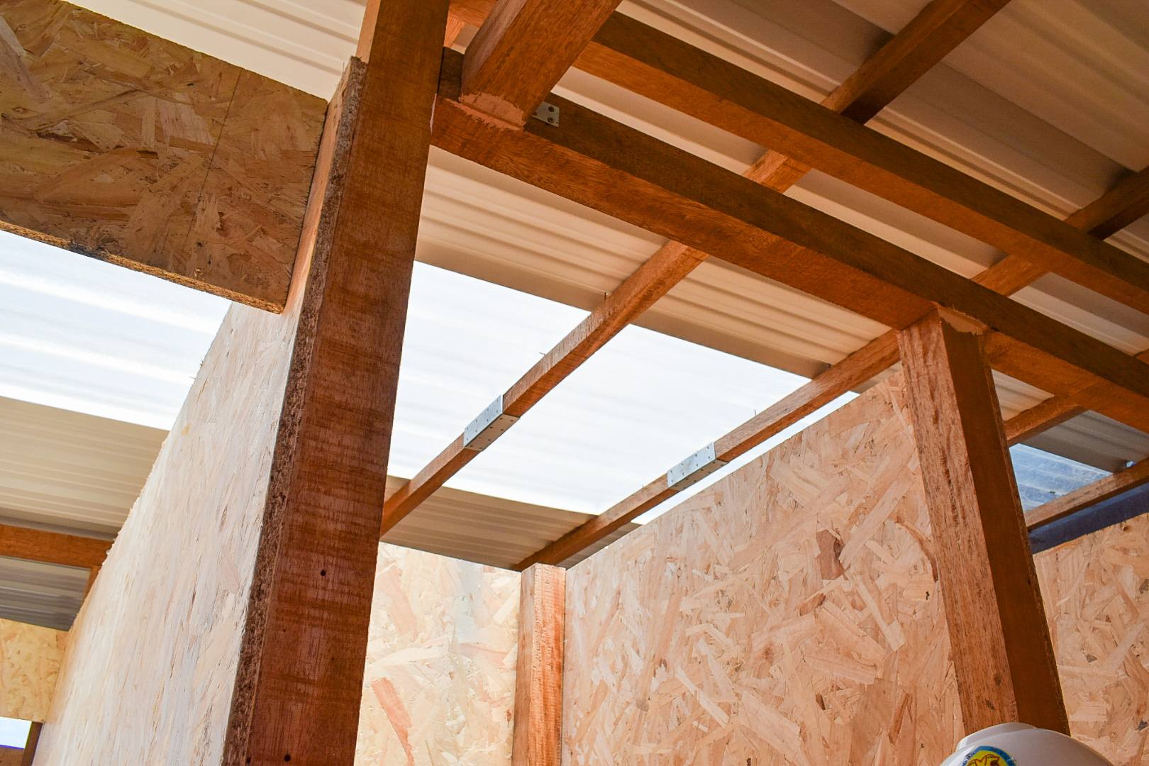 Supervisan construcción de servicios higiénicos en el sector La Grama