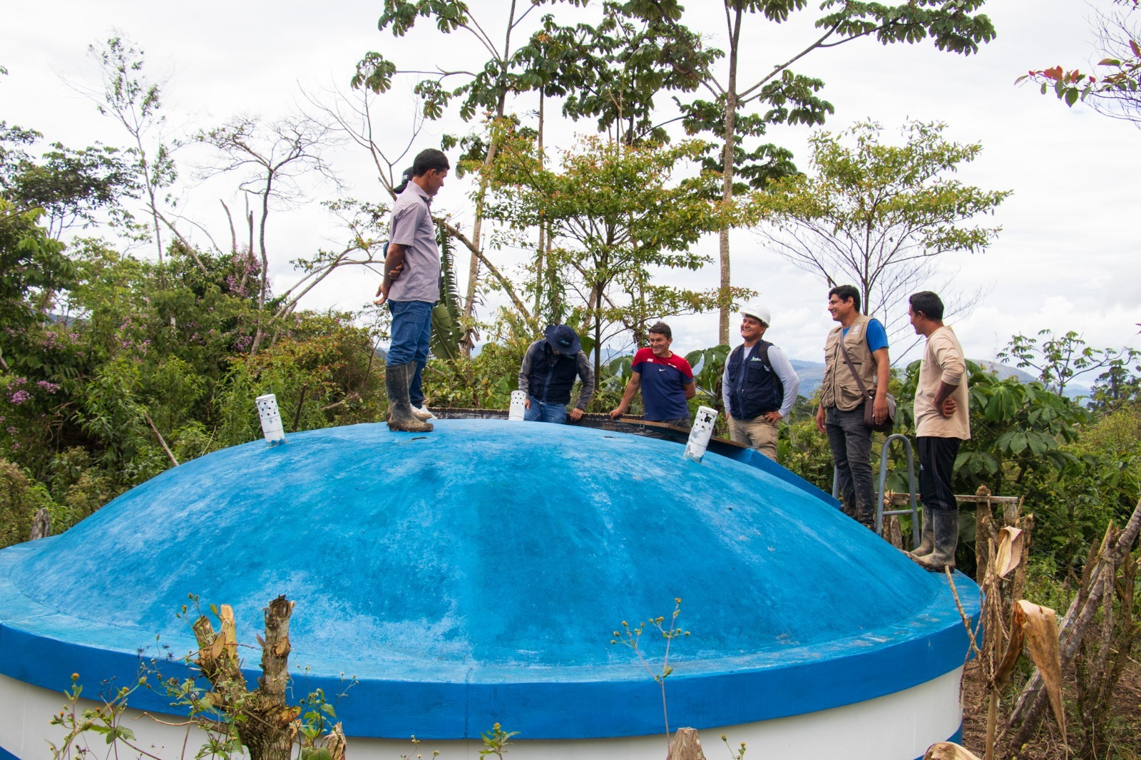 Revisan Sistema de Agua en Nueva Tacabamba.